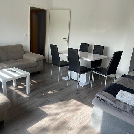 Apartment Bis Zu 8 Einzelbetten Stellplatz Wifi 埃森 外观 照片