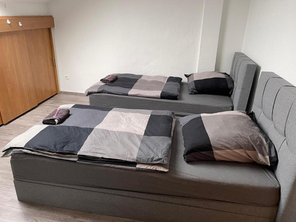 Apartment Bis Zu 8 Einzelbetten Stellplatz Wifi 埃森 外观 照片